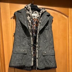 Gray Utility Jacket with Hood and Sturdy Fabric